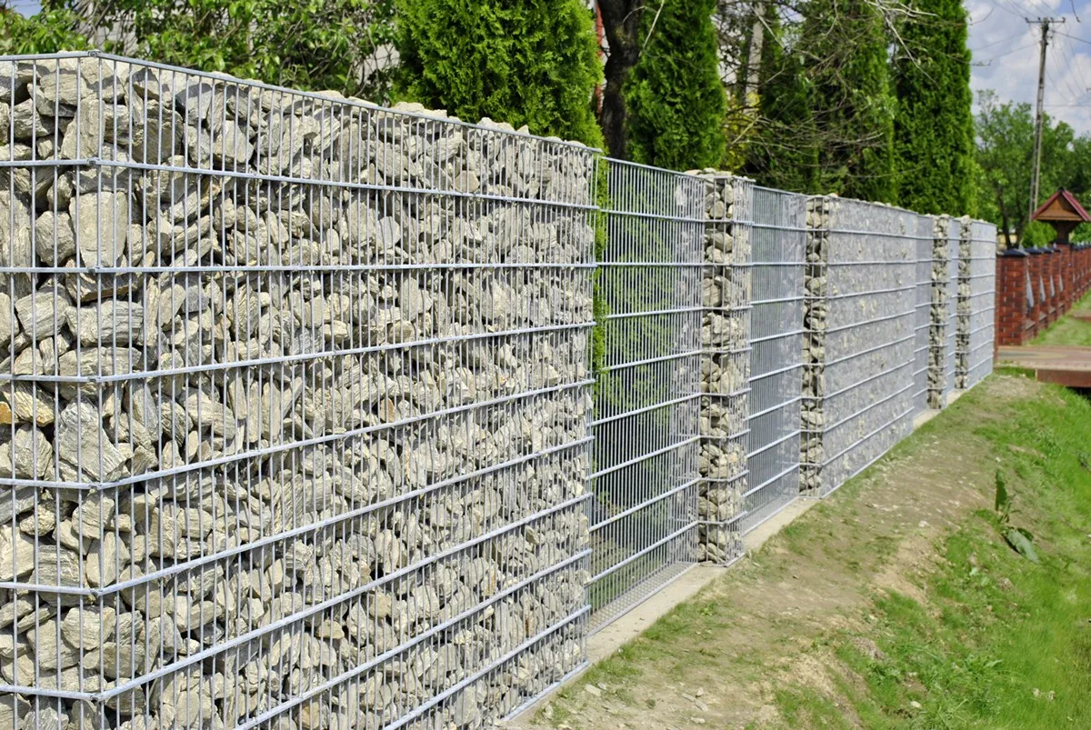 Gabion boundary with integrated mesh sections